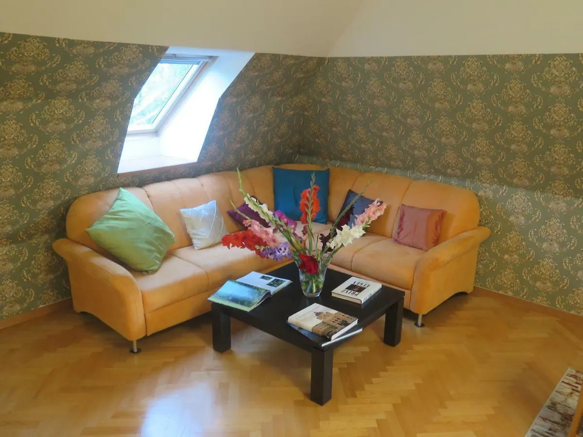 Schoenbrunn Gardens Deluxe Apartment Vienna