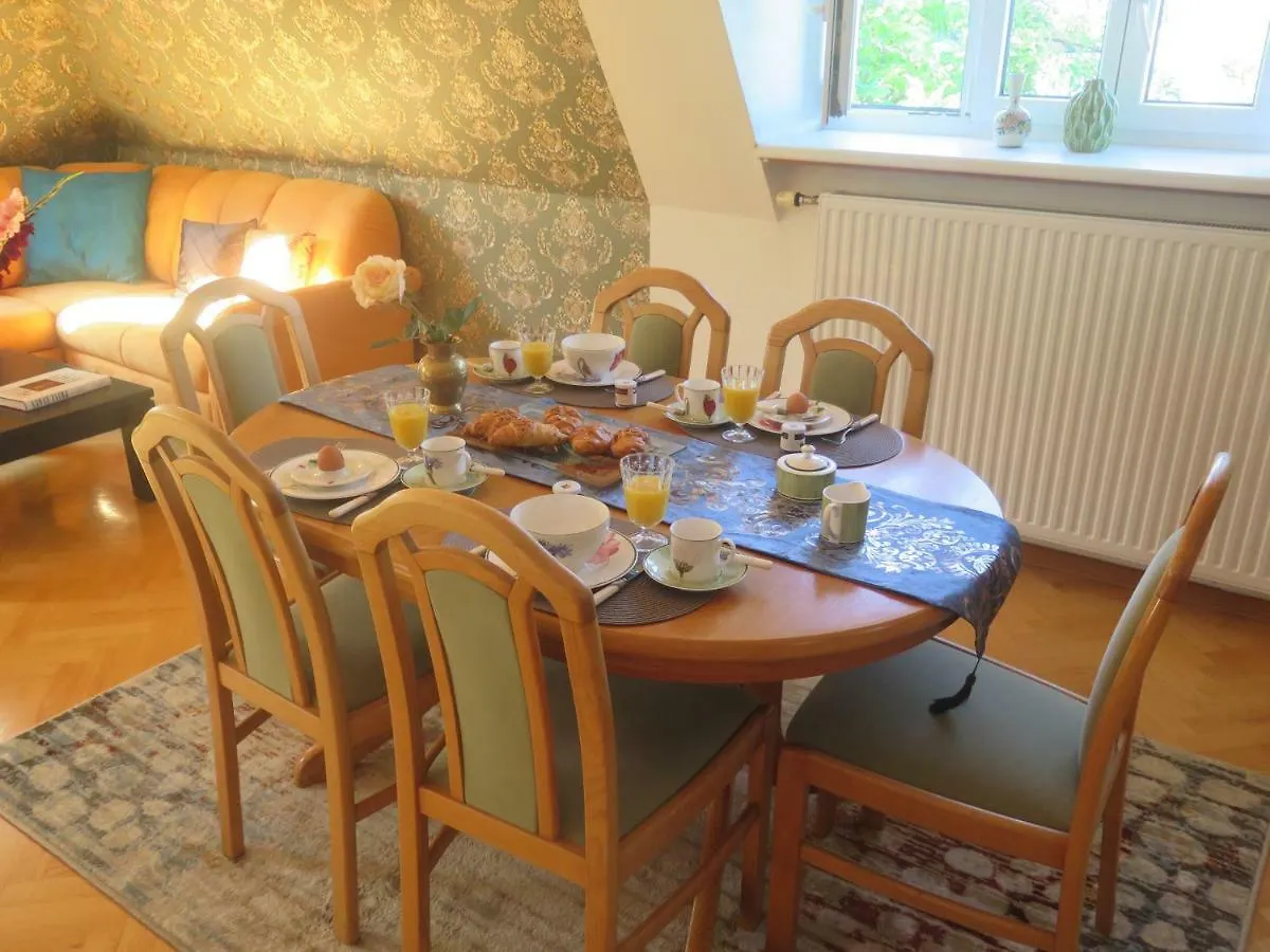 Schoenbrunn Gardens Deluxe Apartment Vienna Austria