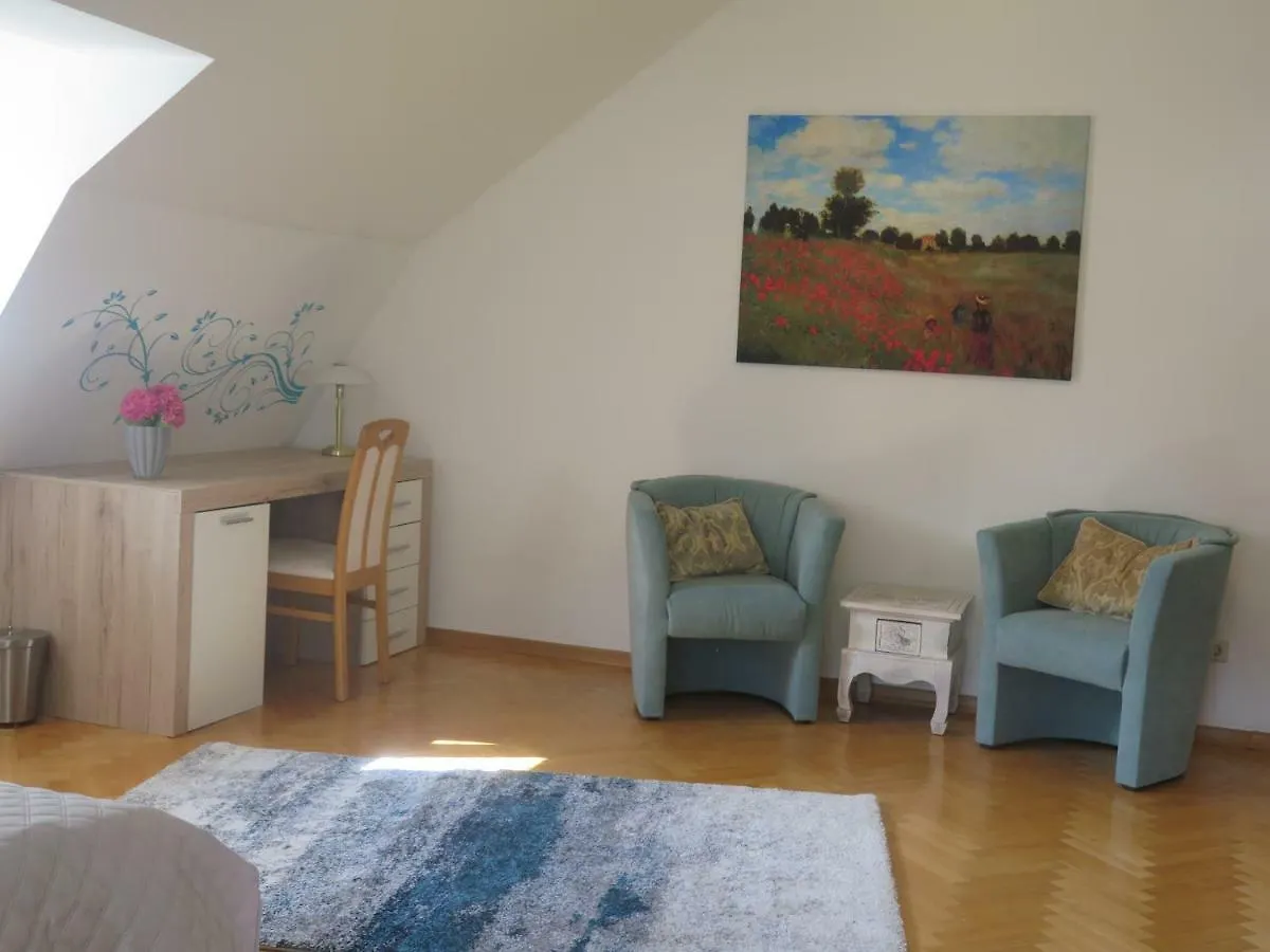 Schoenbrunn Gardens Deluxe Apartment Vienna Austria