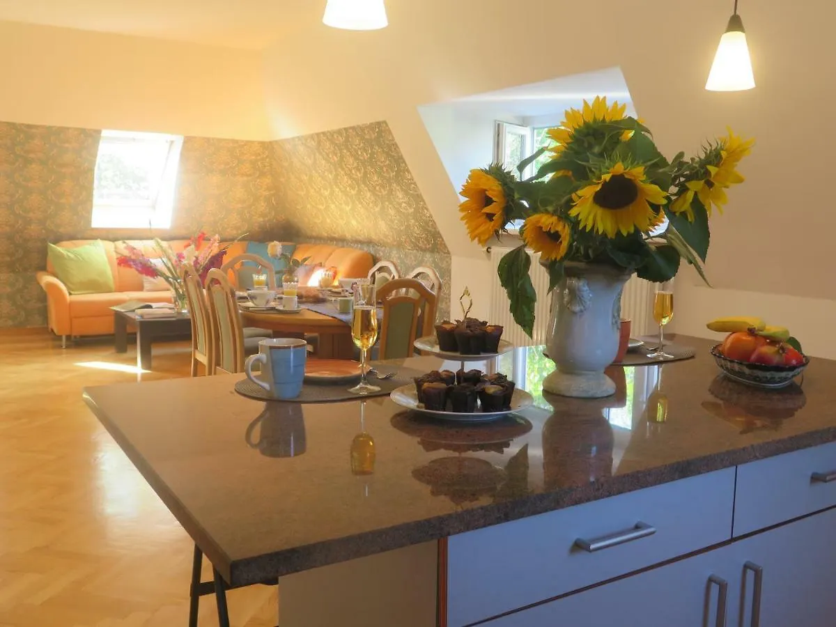 Schoenbrunn Gardens Deluxe Apartment Vienna