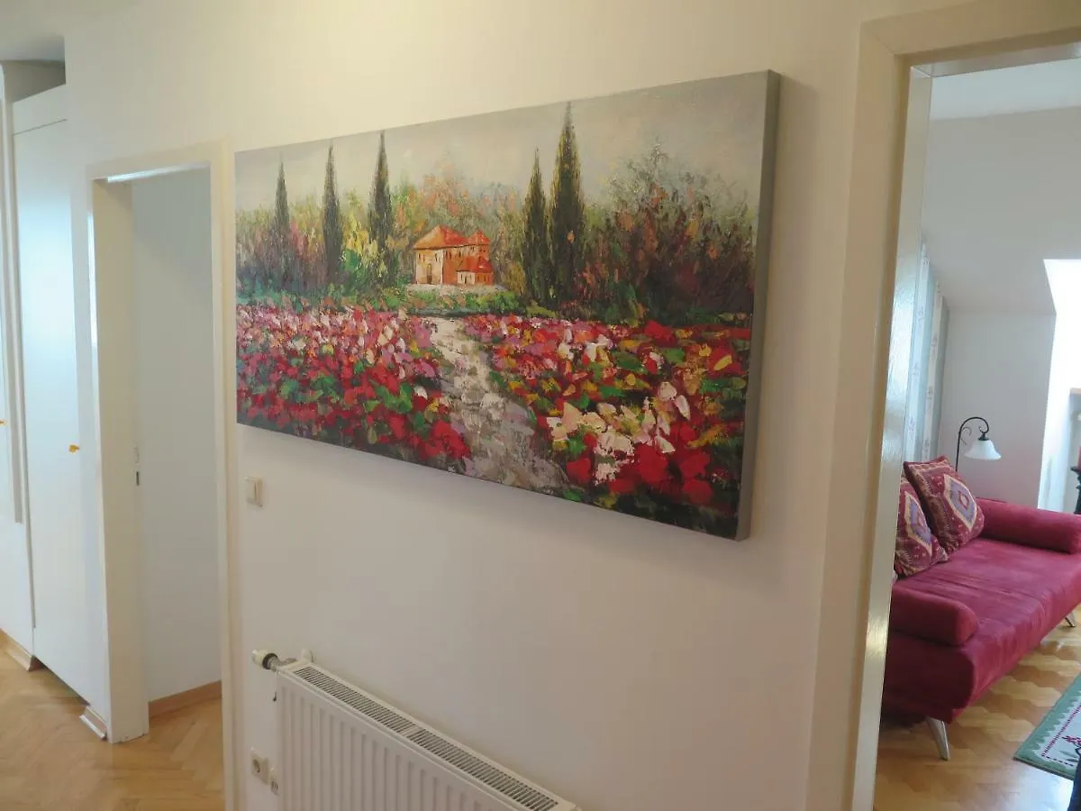 Schoenbrunn Gardens Deluxe Apartment Vienna
