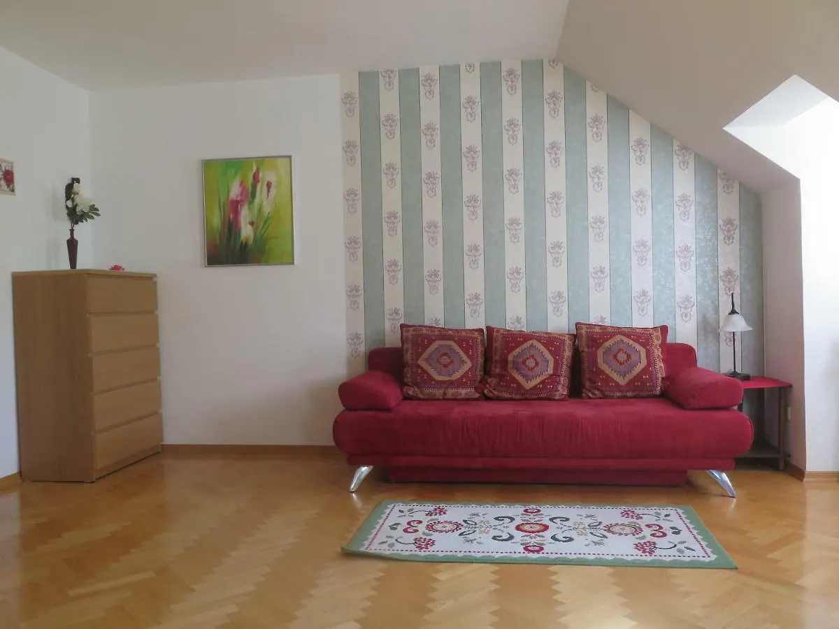 Schoenbrunn Gardens Deluxe Apartment Vienna
