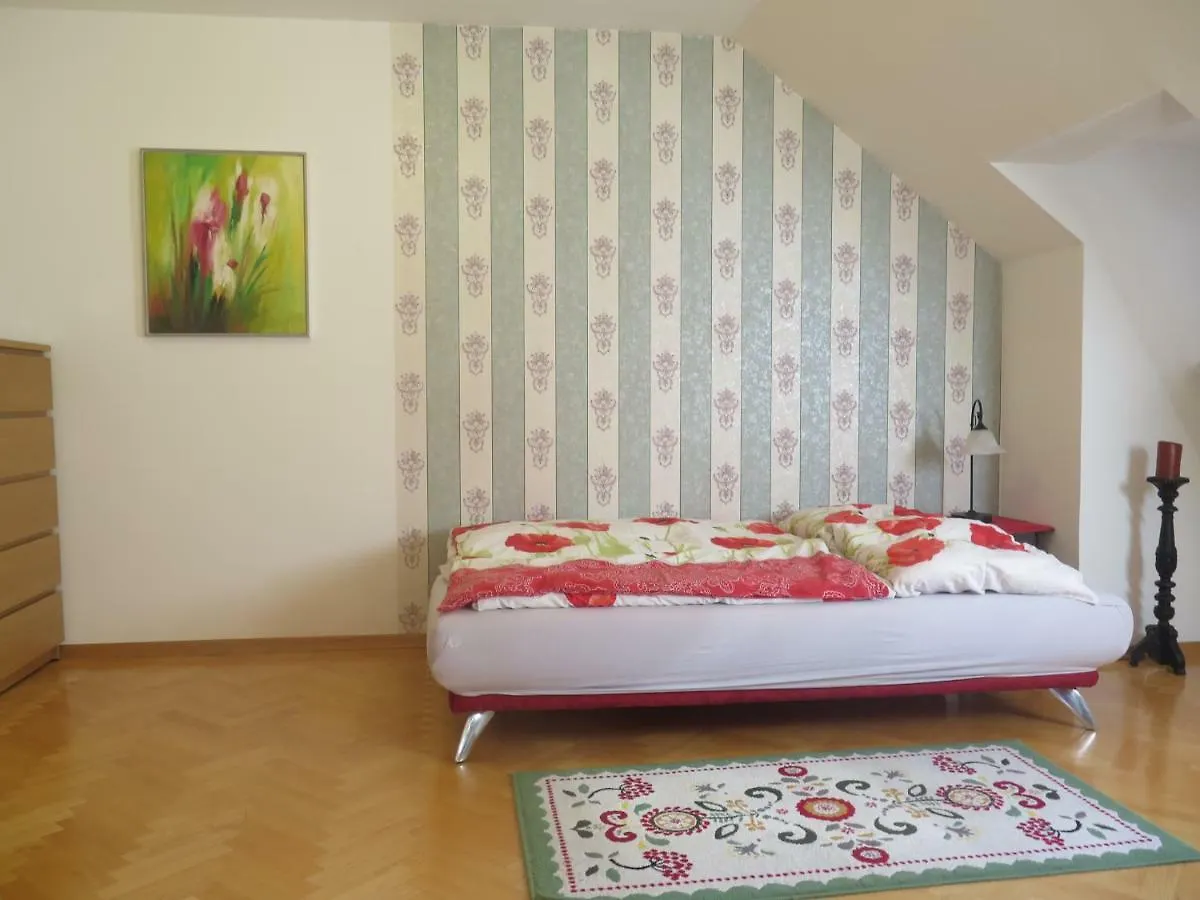 Schoenbrunn Gardens Deluxe Apartment Vienna 0*,