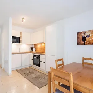 Donaufeld Living - Geräumiges Mit Balkon Apartment