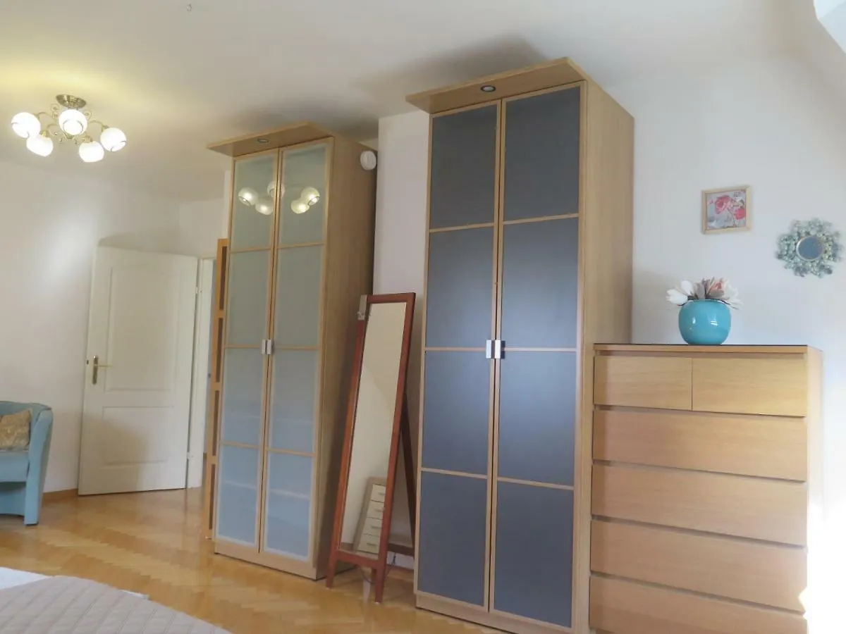 Schoenbrunn Gardens Deluxe Apartment Vienna