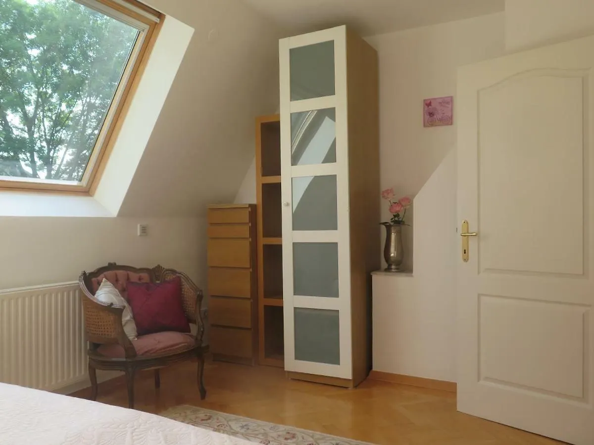 Schoenbrunn Gardens Deluxe Apartment Vienna Austria