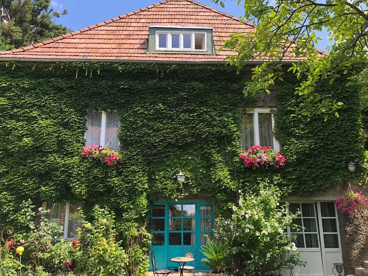 Schoenbrunn Gardens Deluxe Apartment Vienna